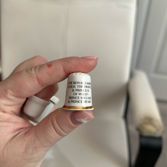 4/$50 thumb thimbles ceramic set of three 🪡 - Picture 8 of 8